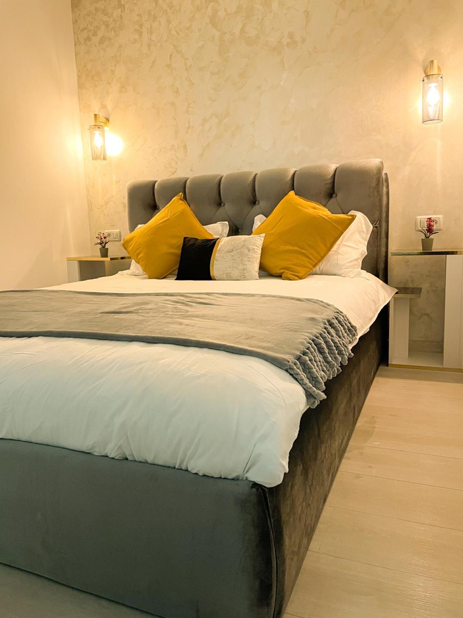 Metropolis Elegance Apartment Bucharest Room photo